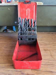 lot 9002 image: Small Partial Drill Bit Set