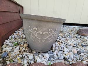 lot 9022 image: Hard Plastic Decorative Planter