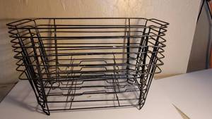 lot 9106 image: Lot of 6 Metal Frame Baskets