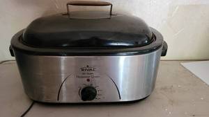lot 9111 image: Rival 22 Qt Roaster Oven