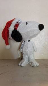 lot 9113 image: Snoopy Lighted Christmas Outdoor Display