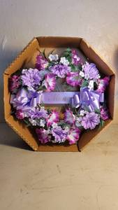 lot 9118 image: Mom Purple Flower Wreath
