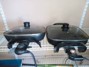 lot 9214 image: 2 Electric Skillets