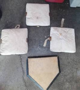lot 9222 image: Hadar Baseball Bags