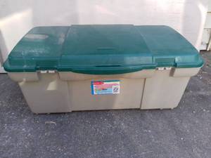 lot 9223 image: Rubbermaid 19.5 Gallon Roughtote