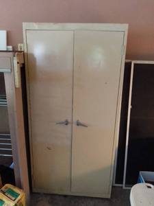 lot 9236 image: Tall Metal Storage Cabinet