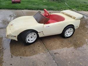 lot 100 image: Vintage Corvette Power Car - Needs New Battery