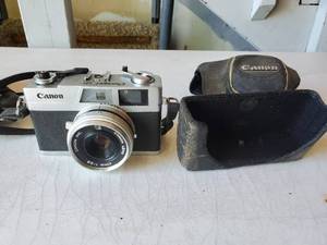 lot 181 image: Vintage Canon Canonet 28 Rangefinder 35 mm Camera 40mm f2.8 Case