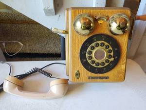 lot 1022 image: Limited Edition vintage Look Like Clock.