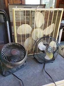 lot 10003 image: Lot pf 3 Fans. 1 Box Fan and 2 Small Circle Fans