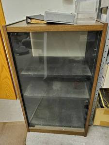 lot 32568 image: Stereo Cabinet