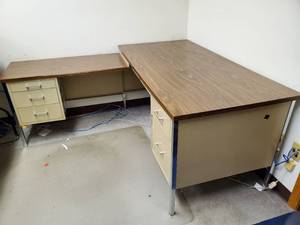 lot 32572 image: 5ft L Shaped Desk