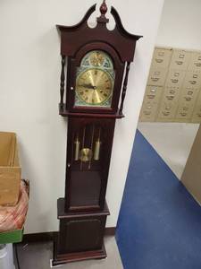 lot 32574 image: Grand Daughter Clock
