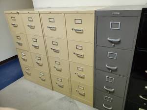 lot 32578 image: (6) File Cabinets