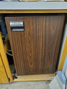 lot 32579 image: Emerson Mini Fridge