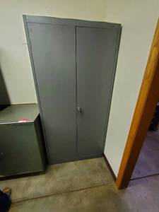 lot 32581 image: 6ft Dayton Storage Cabinet With Keys