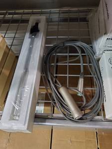 lot 35744 image: Vintage Turner Mic, Vintage Panasonic Mic