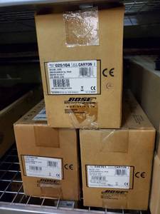 lot 35940 image: (4) Bose White Speakers, (2) Black Speakers