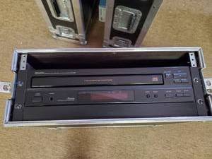 lot 35576 image: Denon 5 Disc CD Player