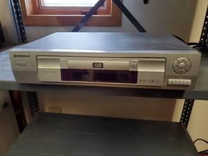 lot 35597 image: Jinxing DVD Player D-2000AN