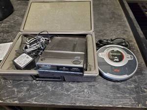 lot 35598 image: (2) Portable CD Players