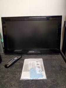 lot 35599 image: Samsung 26in TV With Remote