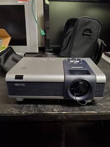 lot 35607 image: BenQ Projector PB8253