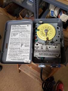 lot 35621 image: Electric Timer