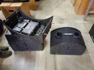 lot 35685 image: (2) Bose 802 Speakers
