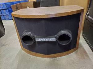 lot 35686 image: Bose 802 Permanent Install Speaker