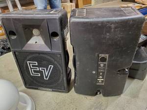 lot 35690 image: (2) EV Tapco Speakers Model 100S