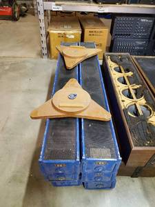 lot 35691 image: (6) EV Column Speakers