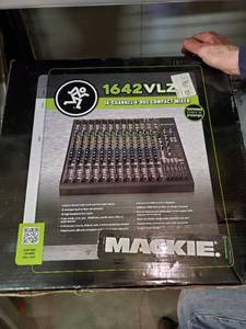 lot 35700 image: New Mackie 1642 VLZ4 Mixer