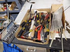 lot 32518 image: Various Tools