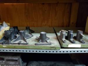 lot 35870 image: Stand Speaker Mounts