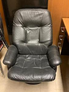 lot 36003 image: Black Office Desk With Office Chair