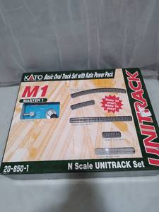 lot 29008 image: KATO Basic Oval Track Set WKato Power Pack M1