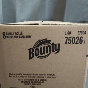lot 29133 image: BOUNTY THE QUICKER PICKER UPPER 8 FAMILY ROLLS PAPER TOWELS