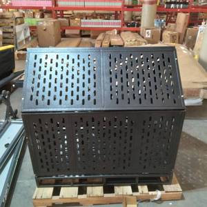 lot 28128 image: Large Metal Dog Kennel