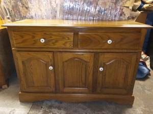 lot 1000 image: Wooden Buffet 33 x 49 x 18 in