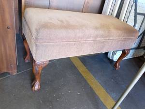 lot 1018 image: Ashley Furniture Claw Foot Tan Upholstered Storage Bench 21 x 40 x 16 in