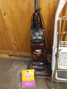 lot 1028 image: Hoover Wind Tunnel Supreme Vacuum with Scented Bags