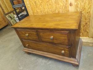 lot 1035 image: Wood Chest of 2 Drawers 28 x 42 x 20 in