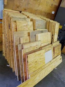 lot 1047 image: Various Plywood Pieces Majority are 48 x 18 in