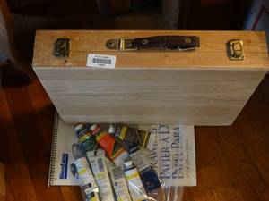 lot 19644 image: Wood Case w Art Supplies