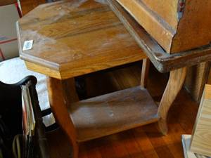 lot 19650 image: Small Wood End Table