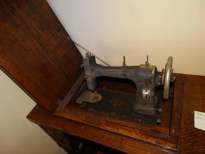 lot 19657 image: Antique Trundle Sewing Machine & Contents