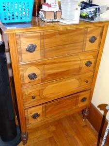 lot 19673 image: 4 Drawer Wood Dresser
