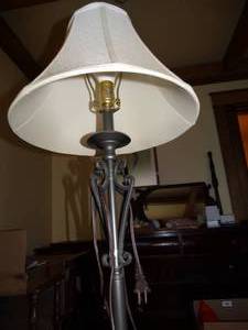 lot 19677 image: Floor Lamp