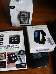 lot 19715 image: 1 - Wyze Smart Watch  1 Fitness Watch  Calorie Calculator